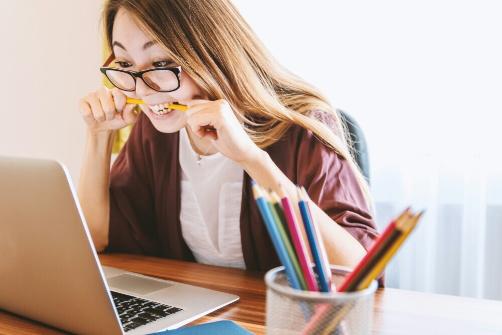 woman learning Spanish